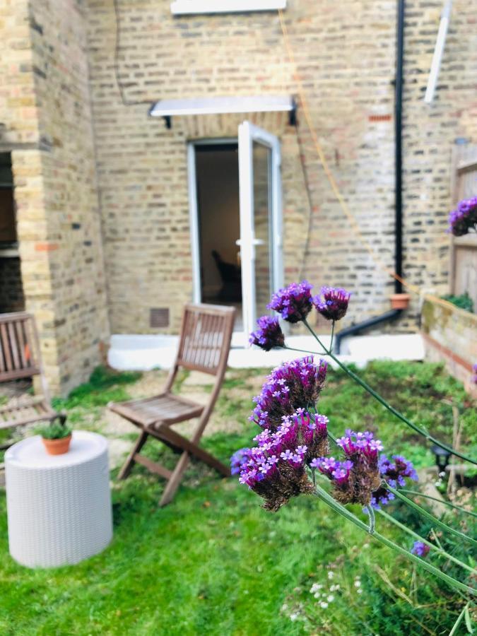 Lavender Den Apartment Londra Exterior foto